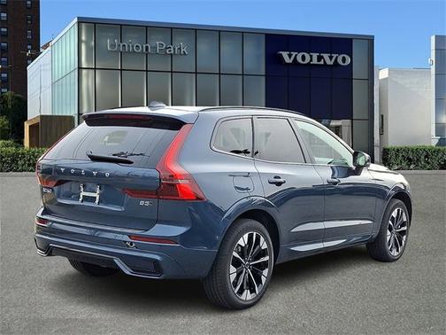 2026 Volvo XC60 Plus