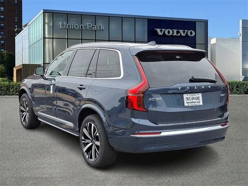2025 Volvo XC90 Core
