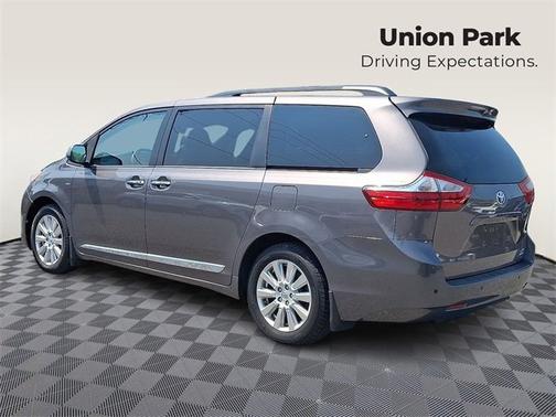 2017 Toyota Sienna XLE