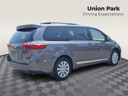 2017 Toyota Sienna XLE