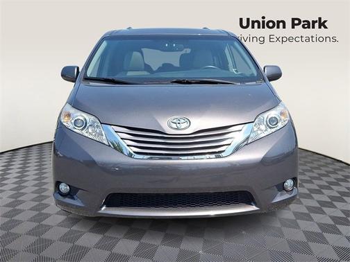 2017 Toyota Sienna XLE