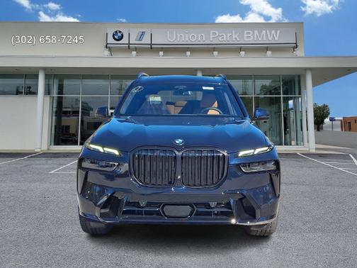 Carbon Black Metallic 2027 BMW X7 xDrive40i