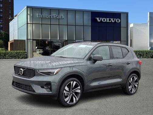 2026 Volvo XC40 Plus