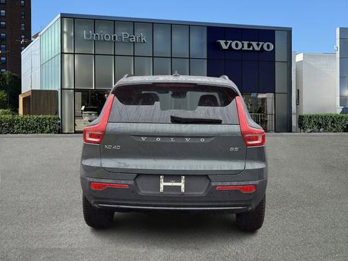 2026 Volvo XC40 Plus