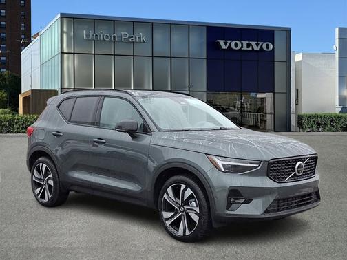 2026 Volvo XC40 Plus