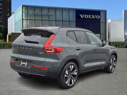 2026 Volvo XC40 Plus