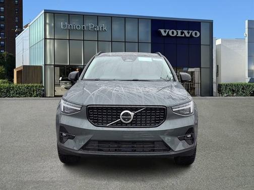 2026 Volvo XC40 Plus