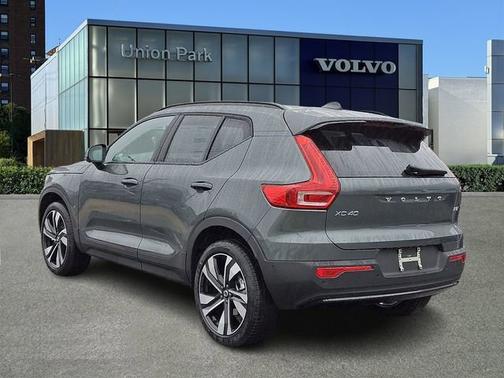 2026 Volvo XC40 Plus