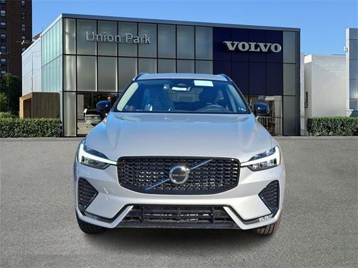 2025 Volvo XC60 Core