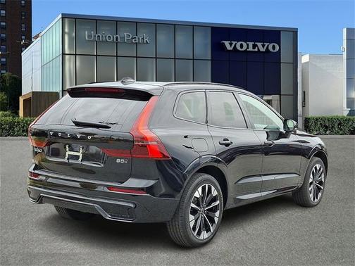 2026 Volvo XC60 Plus