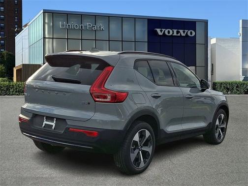 2026 Volvo XC40 Plus