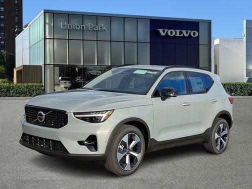 2026 Volvo XC40 Plus