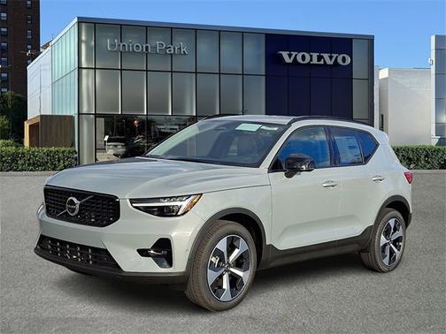 2026 Volvo XC40 Plus