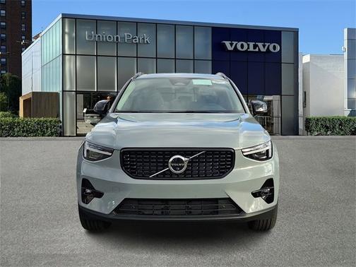 2026 Volvo XC40 Plus