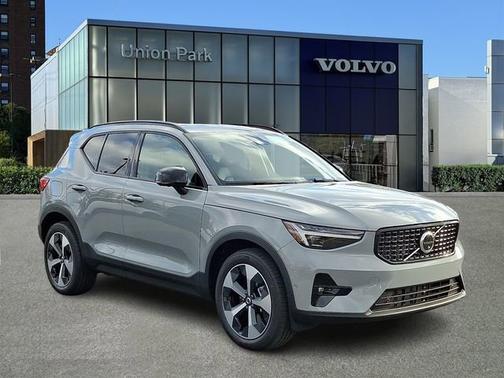 2026 Volvo XC40 Plus