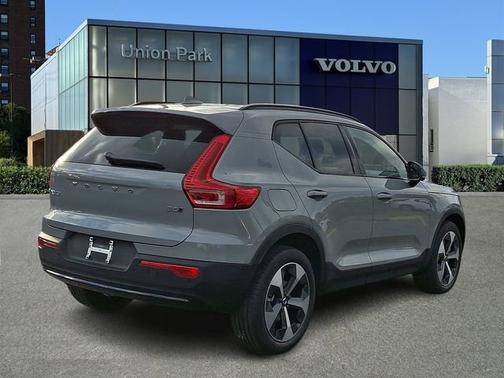 2026 Volvo XC40 Plus