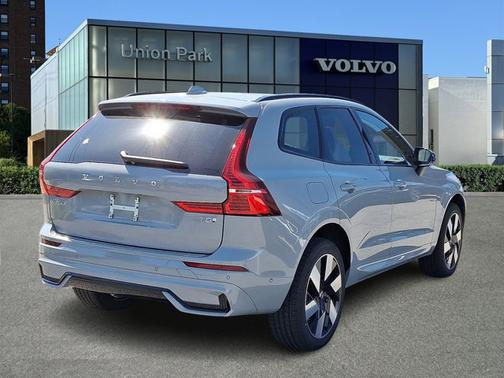 2025 Volvo XC60 Plug-In Hybrid Plus