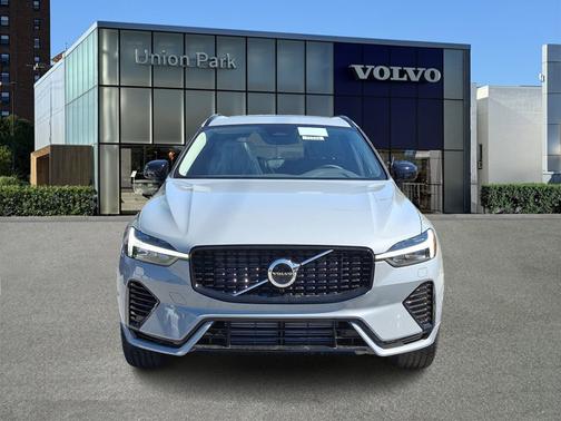 2025 Volvo XC60 Plug-In Hybrid Plus