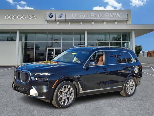 Black Sapphire Metallic 2024 BMW X7 xDrive40i