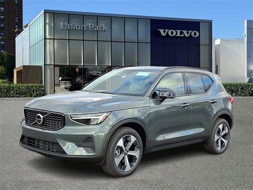 2026 Volvo XC40 Core