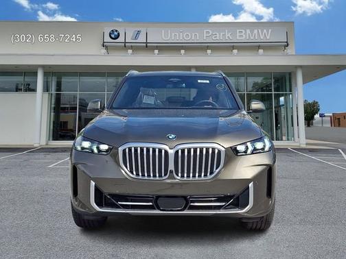 Manhattan Green Metallic 2026 BMW X5 xDrive40i
