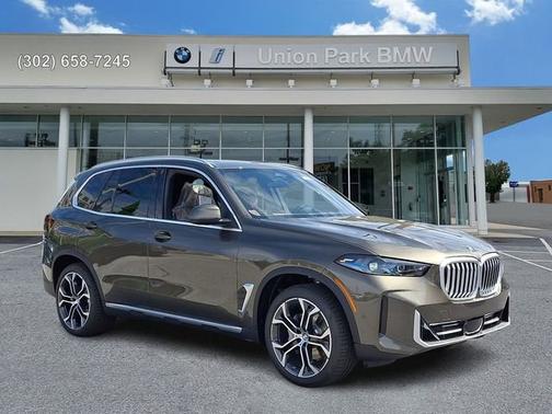 Manhattan Green Metallic 2026 BMW X5 xDrive40i