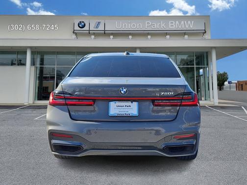 Bernina Grey Amber Effect Metallic 2022 BMW 750 750i xDrive