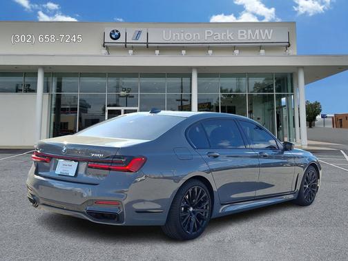 Bernina Grey Amber Effect Metallic 2022 BMW 750 750i xDrive