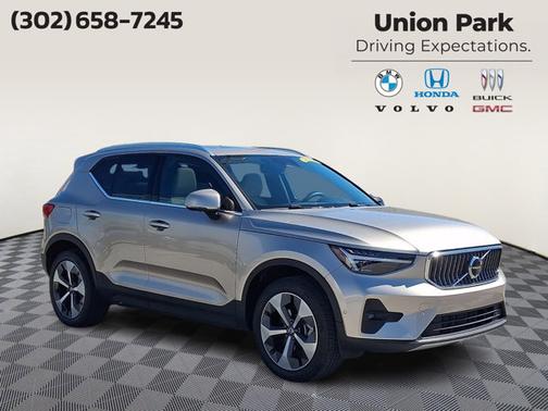 Bright Dusk Metallic 2024 Volvo XC40 Plus Bright Theme