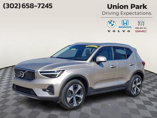 Bright Dusk Metallic 2024 Volvo XC40 Plus Bright Theme