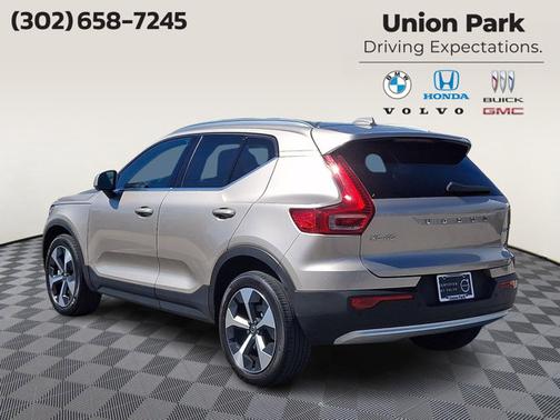 Bright Dusk Metallic 2024 Volvo XC40 Plus Bright Theme