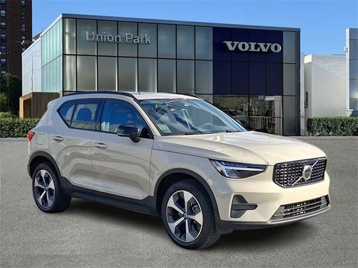 2026 Volvo XC40 Core