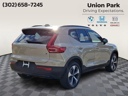 Sand Dune Metallic 2026 Volvo XC40 Core