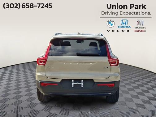 Sand Dune Metallic 2026 Volvo XC40 Core