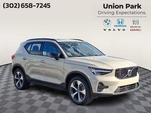 Sand Dune Metallic 2026 Volvo XC40 Core