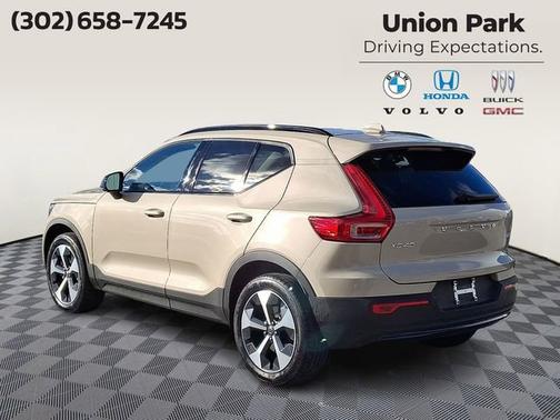 Sand Dune Metallic 2026 Volvo XC40 Core