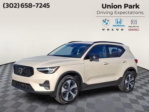 Sand Dune Metallic 2026 Volvo XC40 Core
