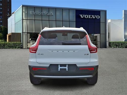 2025 Volvo XC40 Plus Bright Theme