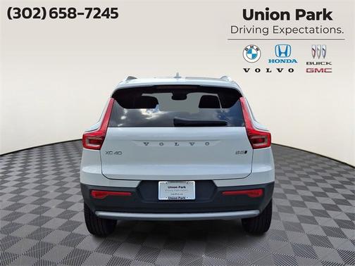 2025 Volvo XC40 Plus Bright Theme
