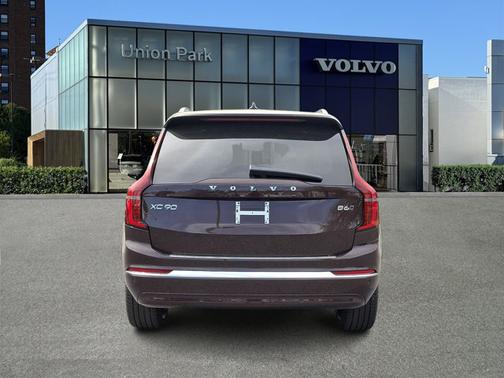 Mulberry Red Metallic 2026 Volvo XC90 Plus