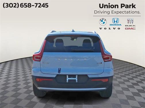 2025 Volvo XC40 Plus Bright Theme