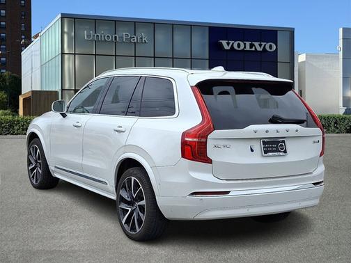 2023 Volvo XC90 Plus