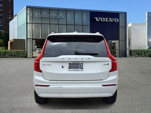 2023 Volvo XC90 Plus