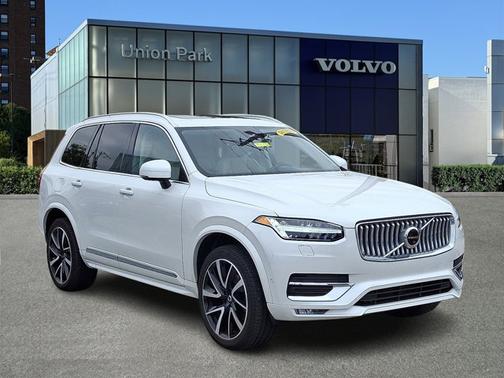2023 Volvo XC90 Plus