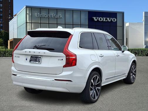 2023 Volvo XC90 Plus