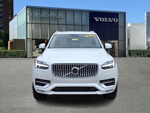 2023 Volvo XC90 Plus