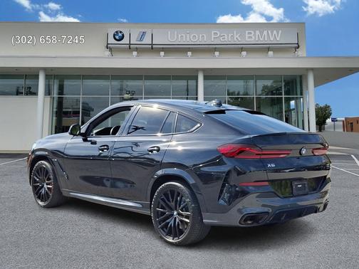 Black Sapphire Metallic 2022 BMW X6 M50i