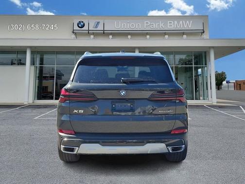 Dravit Grey Metallic 2026 BMW X5 xDrive50e