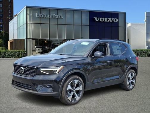 Onyx Black 2026 Volvo XC40 Plus