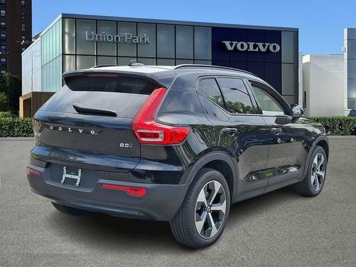 Onyx Black 2026 Volvo XC40 Plus